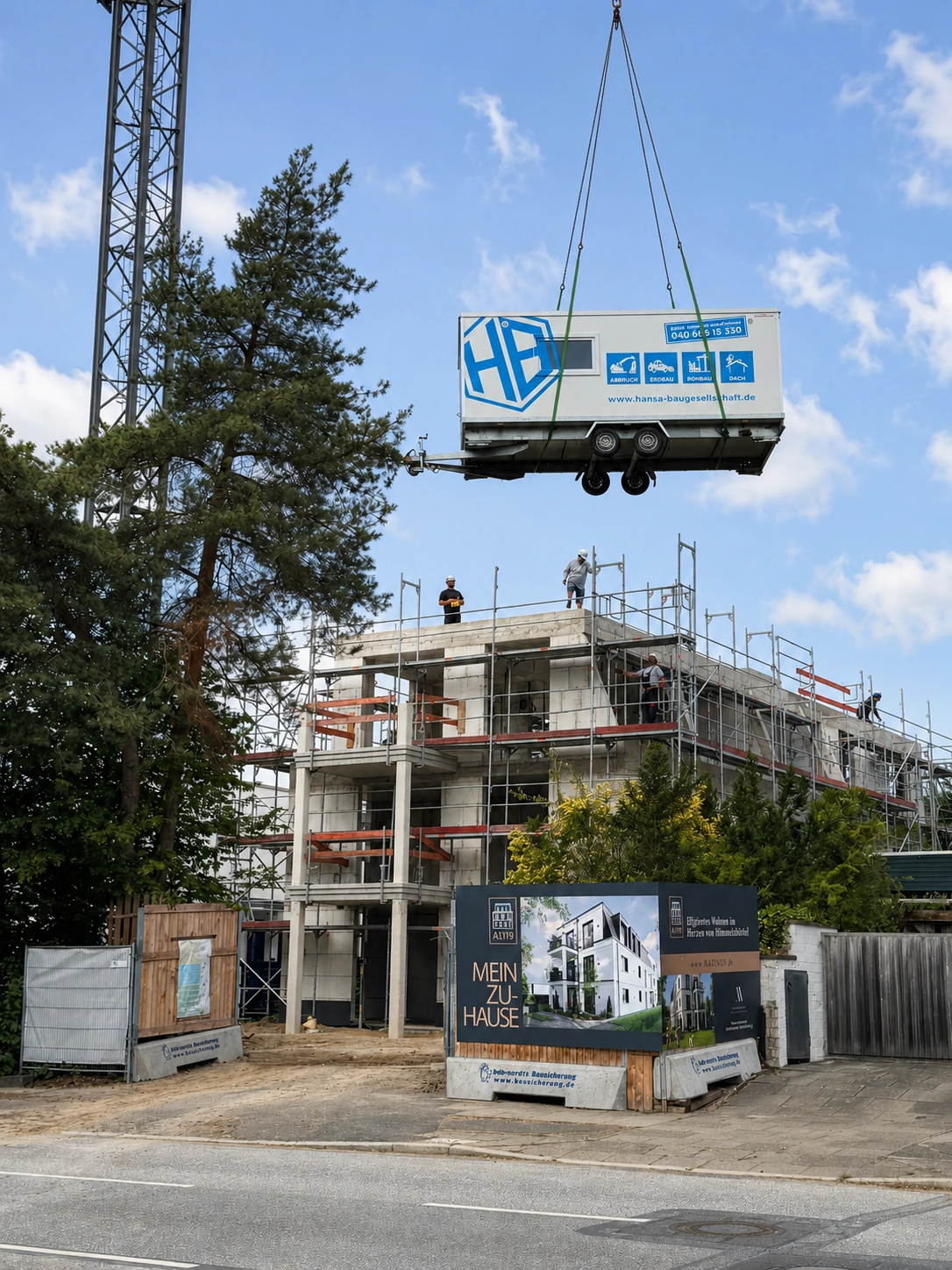 Baustelle Alte Landstraße 119 mit Kran und eingerüstetem Rohbau